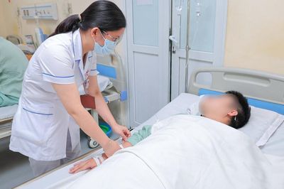 Nam thanh niên 31 tuổi nhập viện sau nhiều ngày tập gym: Bác sĩ cảnh báo hội chứng tiêu cơ vân nguy hiểm