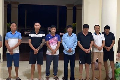 Ninh Bình: Khởi tố 10 bị can tổ chức cá độ bóng đá, giao dịch hơn 200 tỷ đồng