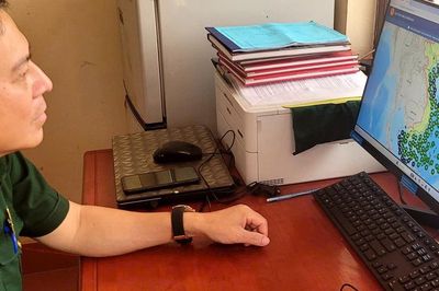 Hai ngư dân mất tích sau cuộc gọi báo nước tràn vào khoang tàu