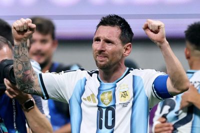 Ngày điên rồ của Messi