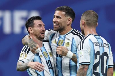 Xác định 4 cặp đấu ở tứ kết World Cup