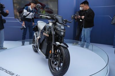 Môtô điện đầu tiên của Honda mở bán, giá gần 17.000 USD