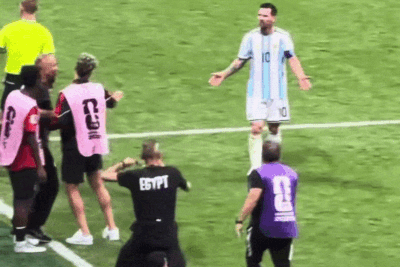 Messi phản ứng trước hành động 'cầu cứu' của HLV Ai Cập