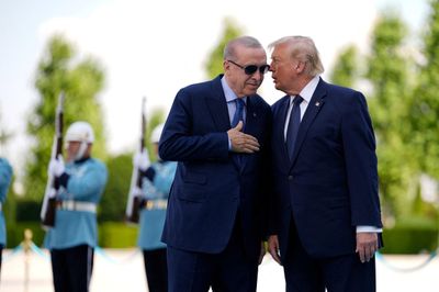 Tình bạn giữa ông Trump và Tổng thống Thổ Nhĩ Kỳ 'cứu' hội nghị NATO