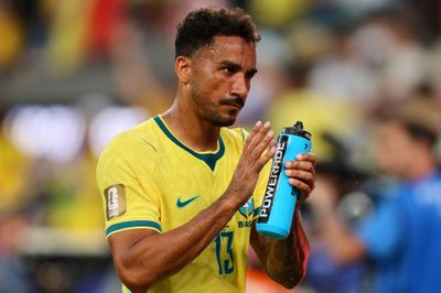 Brazil về nước với chỉ một cầu thủ trên máy bay