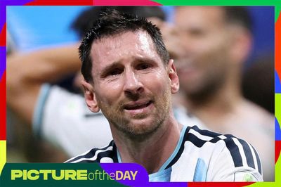 Khoảnh khắc World Cup: Nước mắt Messi