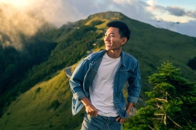 Lỗ hổng khiến Khoai Lang Thang bị cấm dùng ảnh của chính mình