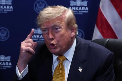 Ông Trump tuyên bố không muốn làm ăn với Tây Ban Nha