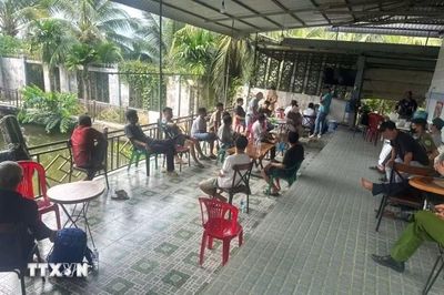 Khởi tố 10 bị can liên quan cá độ bóng đá