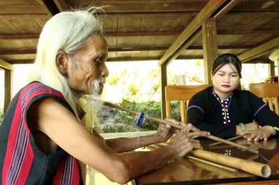 Mạch nguồn văn hóa qua tiếng sáo của đồng bào Vân Kiều