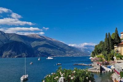 Làng du lịch nổi tiếng ở Italia mạnh tay phạt du khách mặc đồ bơi đi giữa phố