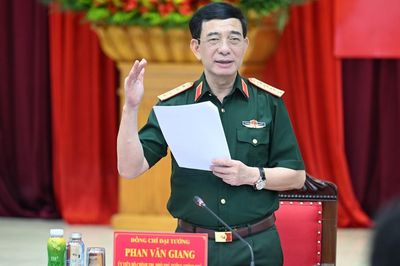 Nghệ An cần kết hợp chặt chẽ phát triển kinh tế với bảo đảm quốc phòng, an ninh