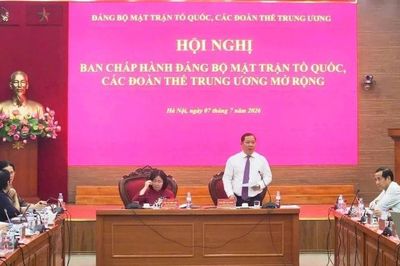 Tiếp tục tinh gọn tổ chức bộ máy Đảng bộ Mặt trận Tổ quốc, các đoàn thể Trung ương
