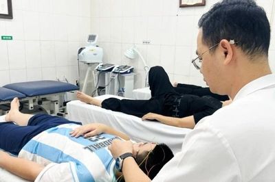 Đừng chủ quan khi con méo miệng, nhắm mắt không kín