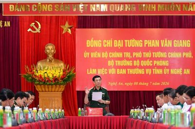 Đại tướng Phan Văn Giang làm việc với Ban Thường vụ Tỉnh ủy Nghệ An