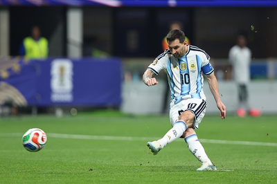 Điểm yếu của Messi là... sự sáng tạo