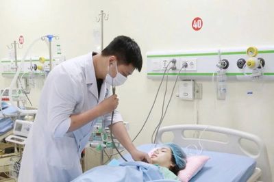 Vào viện sinh thường, sản phụ gặp tai biến tắc mạch ối tối cấp nguy kịch