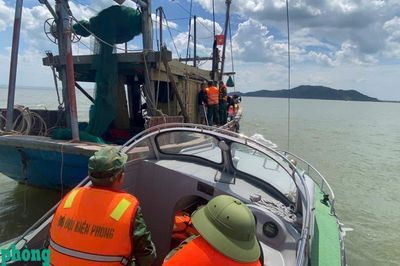 Kịp thời cứu ngư dân bị tai nạn lao động trên biển
