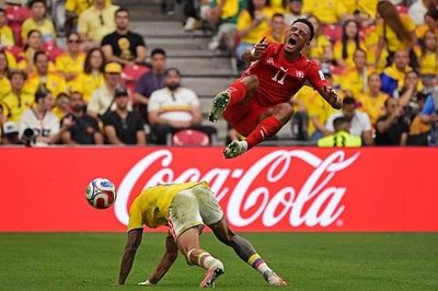 Trực tiếp Thụy Sĩ vs Colombia 0-0 (H2): Colombia thay người