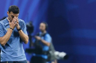 Scaloni nghẹn lời sau màn ngược dòng của Argentina