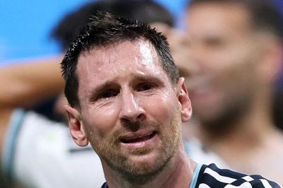 Messi bật khóc sau trận thắng không tưởng