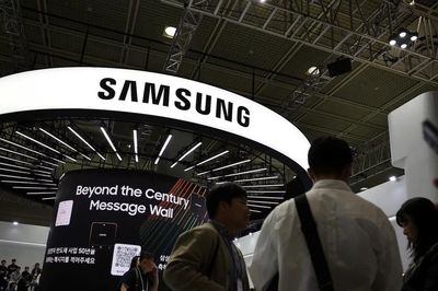 Samsung lãi kỷ lục, vì sao cổ phiếu lao dốc không phanh?