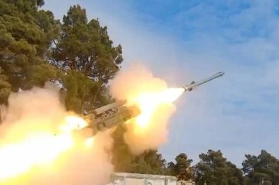 Tên lửa Nga dội xuống Kiev khi NATO họp bàn tăng hỗ trợ quân sự cho Ukraine