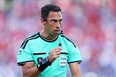 FIFA hứng làn sóng chỉ trích vì quyết định phân công trọng tài ở trận Pháp - Morocco