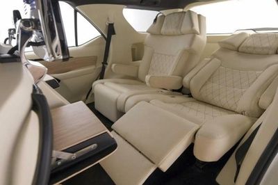 Xe 7 chỗ nhưng độ 2 ghế 'chủ tịch' phía sau thành xe 4 chỗ có sợ bị phạt không?