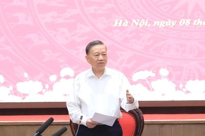 'Giải phóng nguồn lực đang bị ách tắc là dư địa tăng trưởng lớn nhất của Hà Nội'