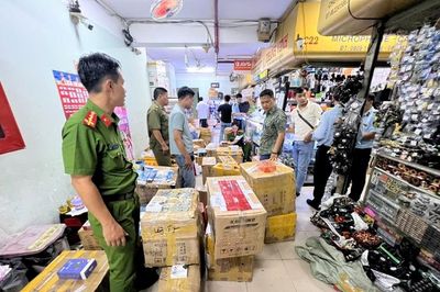 TP HCM phát hiện 403 vụ kinh doanh hàng cấm, hàng nhập lậu
