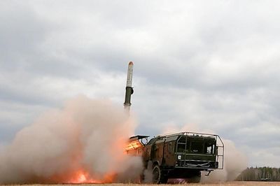 Kiev rung chuyển vì bị tên lửa đạn đạo tấn công ngay sau khi Hội nghị Thượng đỉnh NATO khai mạc