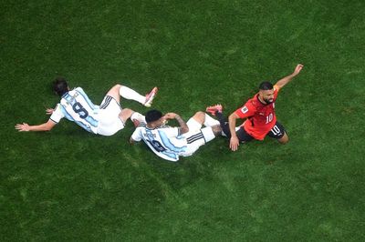 Toàn cảnh Ai Cập bức xúc, trọng tài bị nghi xử ép trong trận thua Argentina