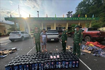 Bắt giữ đối tượng vận chuyển trái phép lượng lớn bình khí cười tại khu vực biên giới