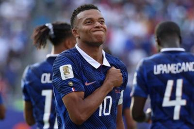 Argentina mất ngôi số 1 thế giới vào tay tuyển Pháp