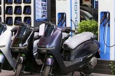 Honda UC3 rẻ hơn Thái Lan 50 triệu đồng: Khách Việt có xuống tiền?
