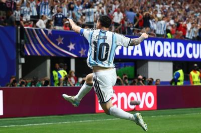 Messi truyền cảm hứng cho màn ngược dòng kinh điển của Argentina