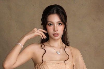 Hoa hậu Tiểu Vy khoe bờ vai thanh mảnh, visual đẹp phát sáng