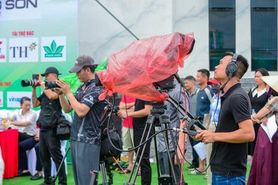 Những người thầm lặng góp phần làm nên sức nóng của giải
