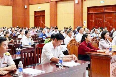 Hơn 200 cán bộ, đảng viên và nhân dân xã Kiên Lương dự hội nghị tuyên truyền biển, đảo