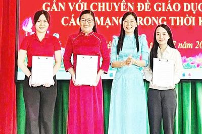Phường Hà Tiên khai giảng lớp bồi dưỡng lý luận chính trị dành cho đảng viên mới