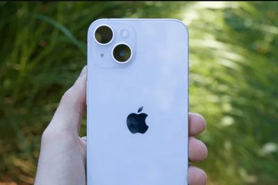 iPhone 14 chính thức rời kệ tại Việt Nam: Dấu chấm hết cho kỷ nguyên sạc Lightning