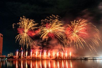 Khi pháo hoa kể chuyện văn hóa