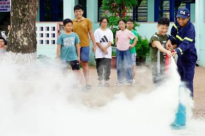 Sinh hoạt hè: Học mà chơi, chơi mà học