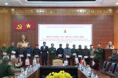 Chung tay ủng hộ Quỹ Hội Nạn nhân chất độc da cam/dioxin tỉnh Lai Châu
