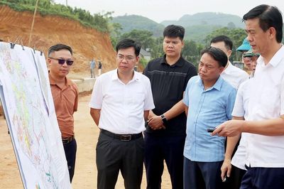 Phó Chủ tịch UBND tỉnh Phan Trung Bá kiểm tra tình hình triển khai các cụm công nghiệp phía Nam tỉnh