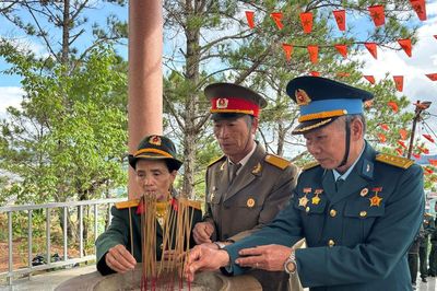 Sắc đỏ rực rỡ của những cựu chiến binh vùng ven