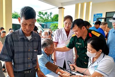 Khám bệnh, cấp thuốc miễn phí cho người có công, thân nhân liệt sĩ, nạn nhân chất độc da cam