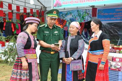Những 'thầy giáo quân hàm xanh' của chuyển đổi số