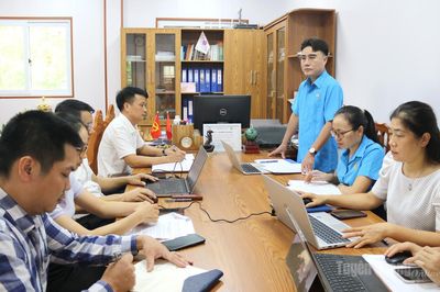 Đoàn giám sát liên ngành làm việc với Trường Tiểu học Lê Văn Tám
